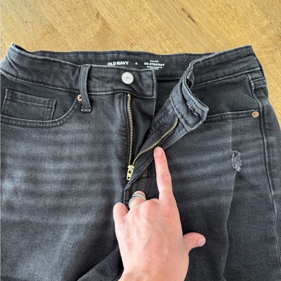 Old Navy High-Waisted OG Jean Cut-Off
Shorts -- 5-inch inseam size 6​ - Picture 9 of 9